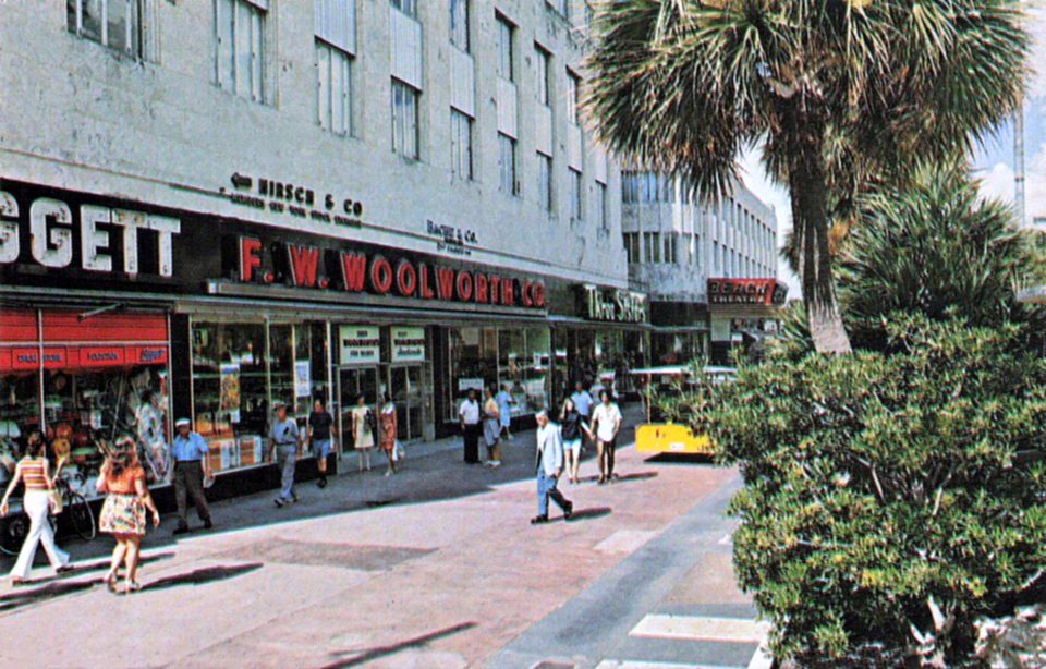 Colorized postcard of shoppers and plantings on the Lincoln Road Mall in Miami Beach